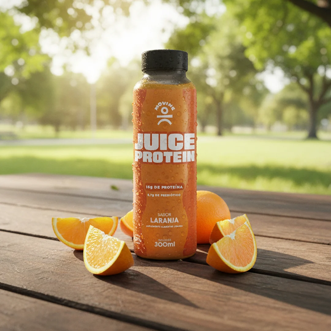 Juice Protein Laranja sobre mesa de madeira com laranjas